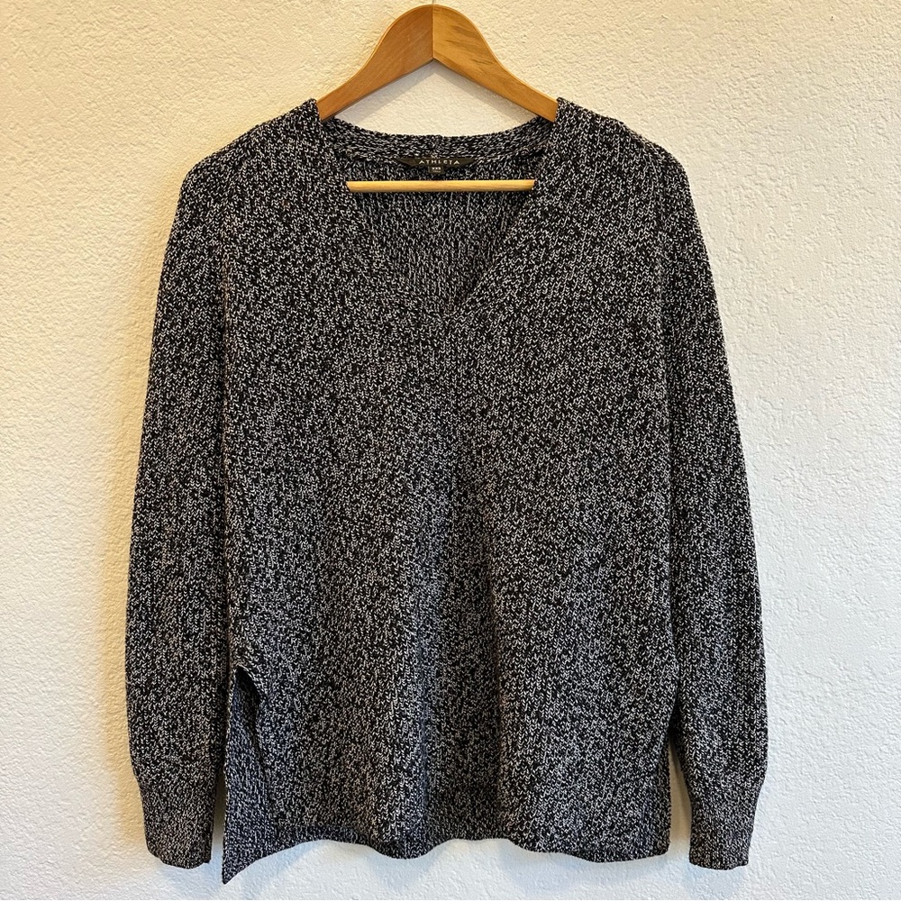 Athleta Marled Black and White V Neck Split Hem Sweater Size XXS